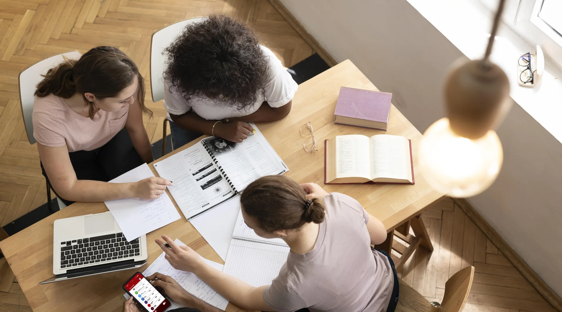 Estudantes aprendendo juntos